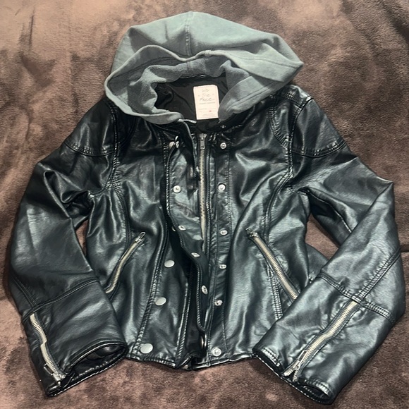 WE THE FREE: FREE PEOPLE BLACK VEGAN LEATHER JACKET WITH HOOD. Women’s Medium. - Picture 2 of 9